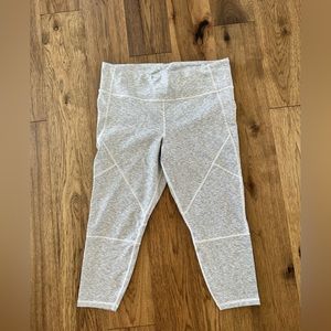 Gray capri Gap leggings with stripe detail. Size XL